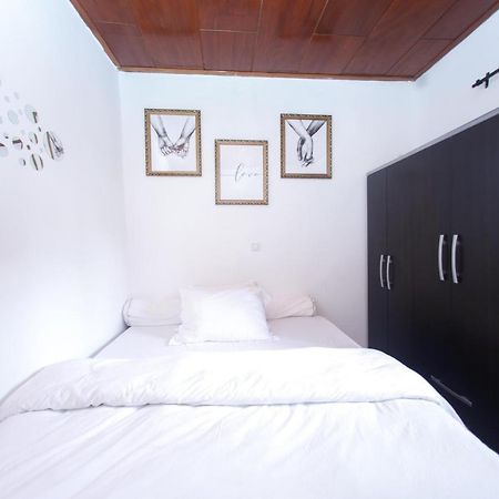 Studio Meuble Carrefour Bastos En Face Du Black And White Yaoundé Εξωτερικό φωτογραφία